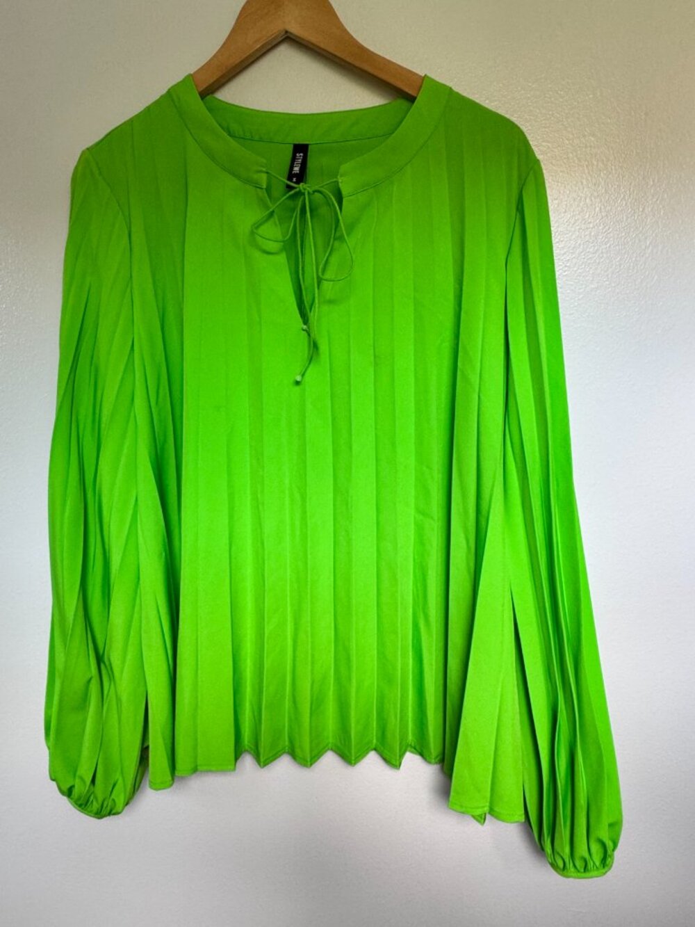 Womens Lime Green Pleated Tie Neck Blouse Split Balloon Sleeve Top Y2K sz(M) - Picture 2 of 9